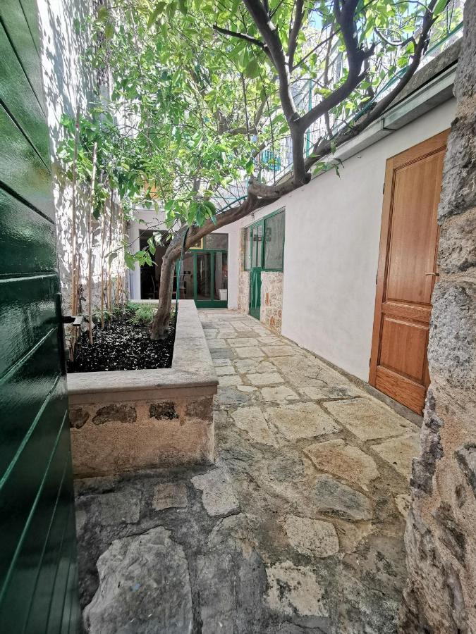 Vila Authentico Deluxe Stari Grad Stari Grad  Exteriér fotografie