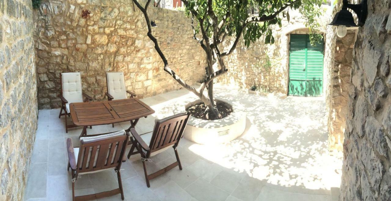 Vila Authentico Deluxe Stari Grad Stari Grad  Exteriér fotografie