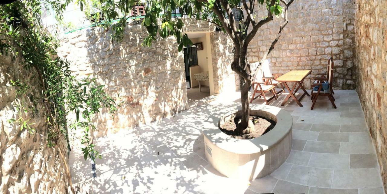 Vila Authentico Deluxe Stari Grad Stari Grad  Exteriér fotografie